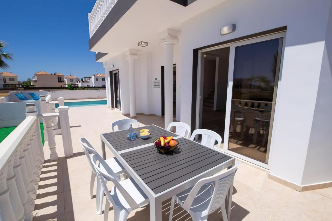 Villa Suncity Boutique Beachfront أيا نابا المظهر الخارجي الصورة