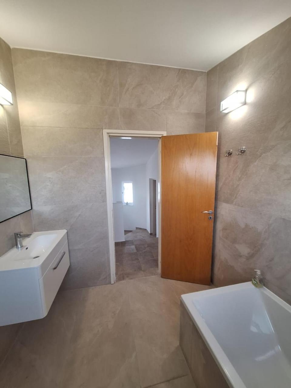 Villa Suncity Boutique Beachfront أيا نابا المظهر الخارجي الصورة
